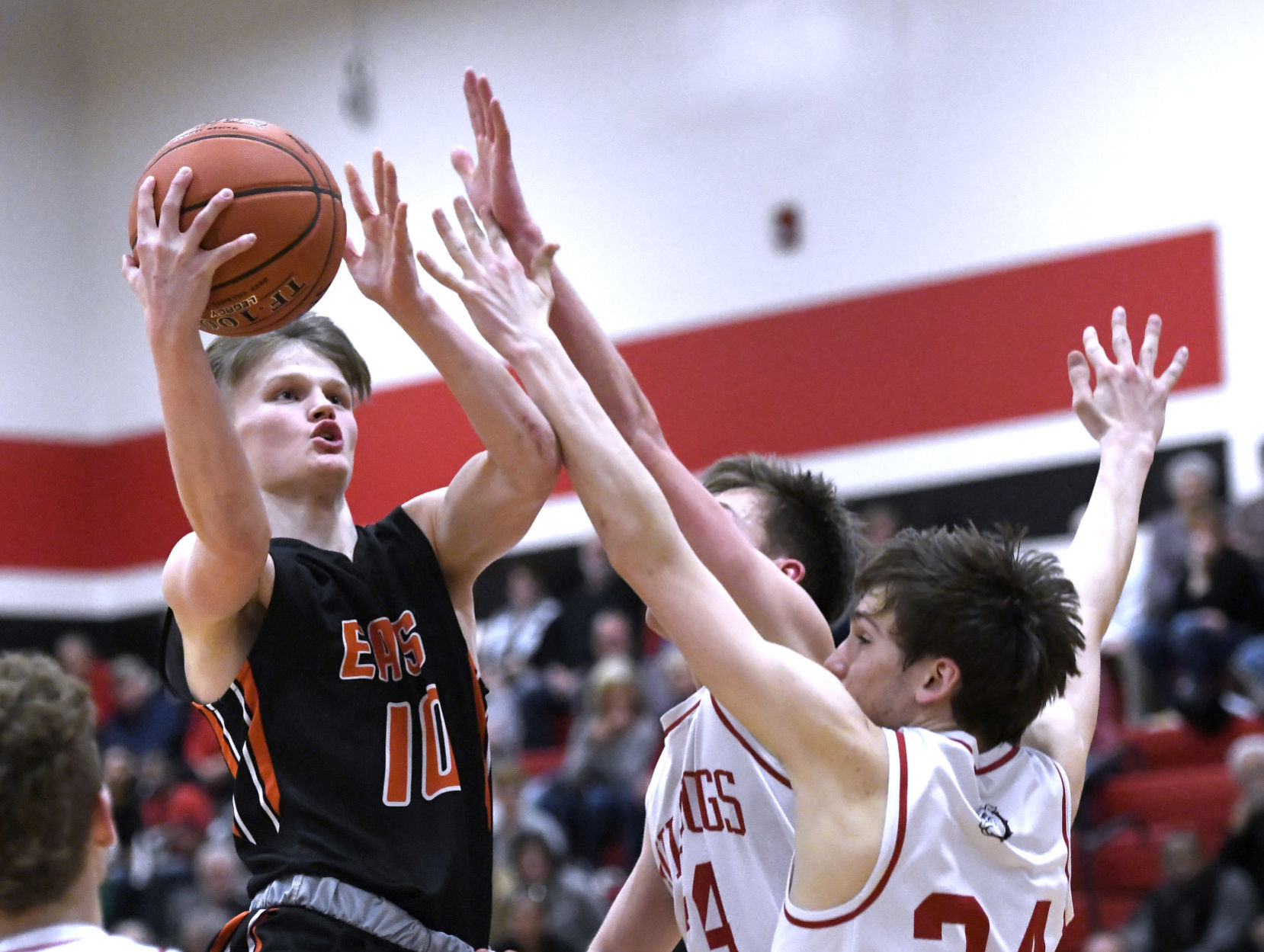 Le Mars hosts Sioux City East